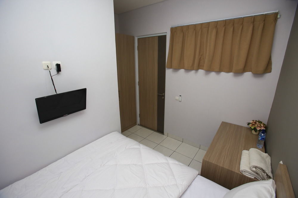 Reddoorz @ Karet Pedurenan 2 Yakarta Exterior foto