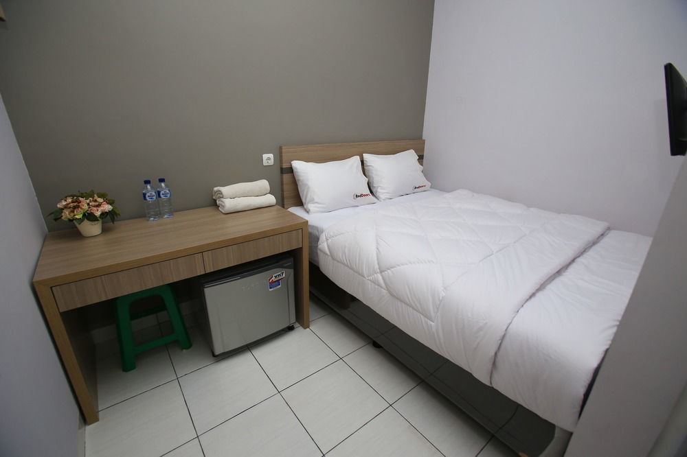 Reddoorz @ Karet Pedurenan 2 Yakarta Exterior foto